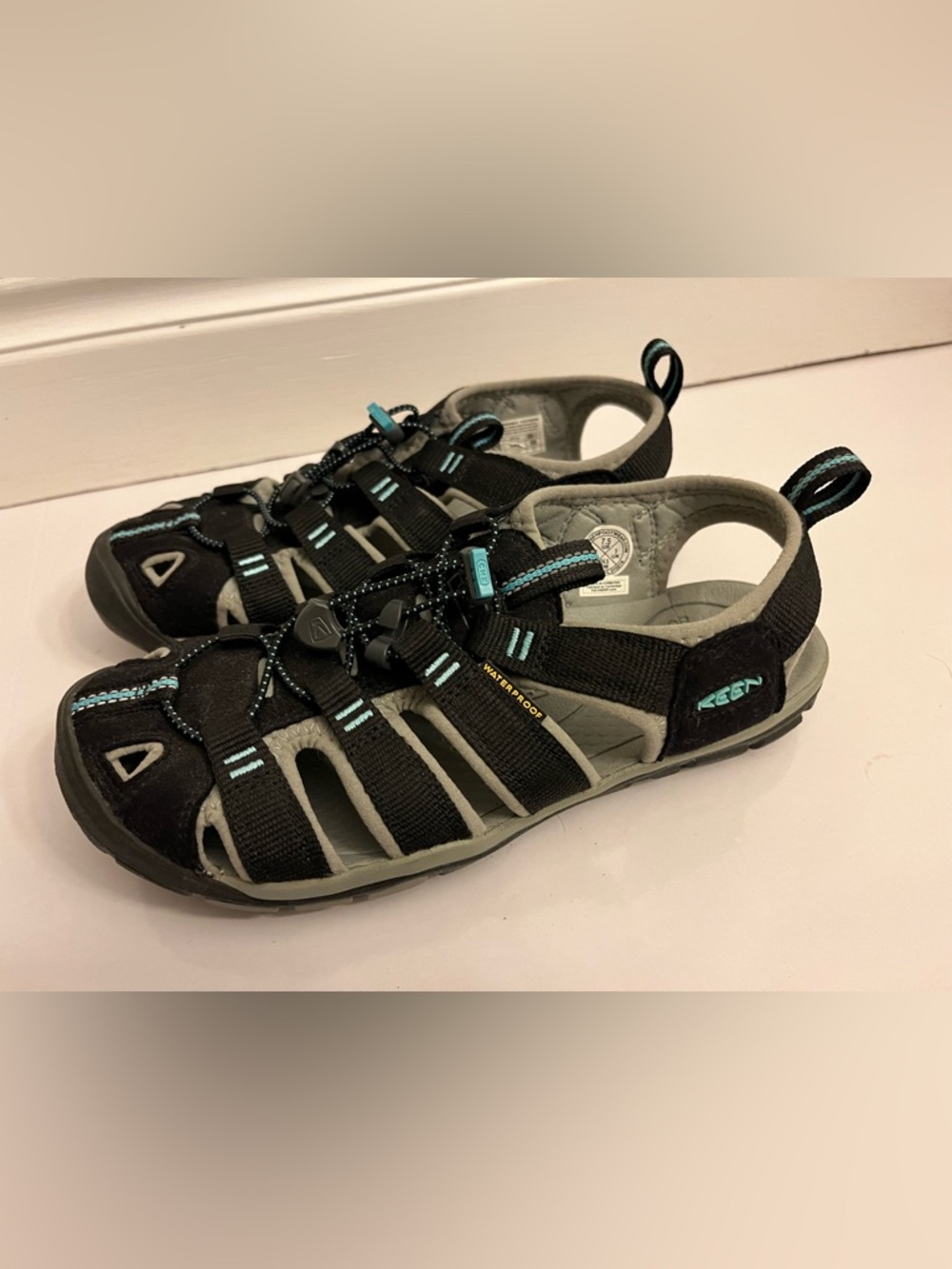 Keen Clearwater CNX Hiking Water Shoes Women Size 7.5 7 1/2 Black 1016298